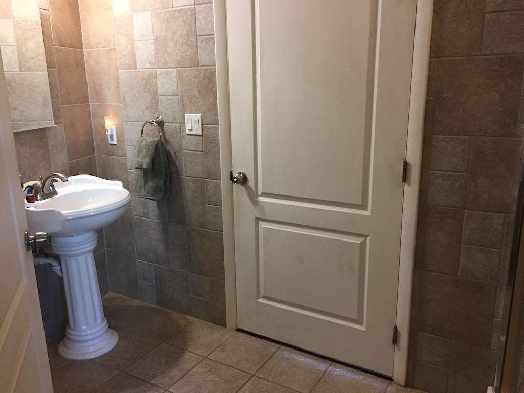 Guest Bathroom - Main Level
