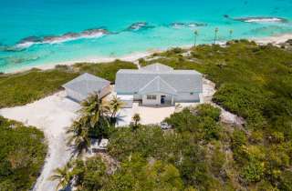 2/2 Oceanfront home with Garage