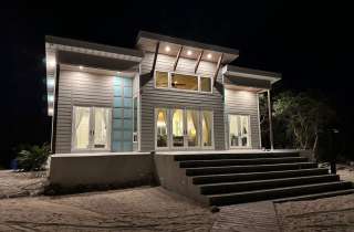 2/2 BEACHFRONT HOME – SIMMS