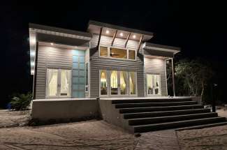 2/2 BEACHFRONT HOME – SIMMS